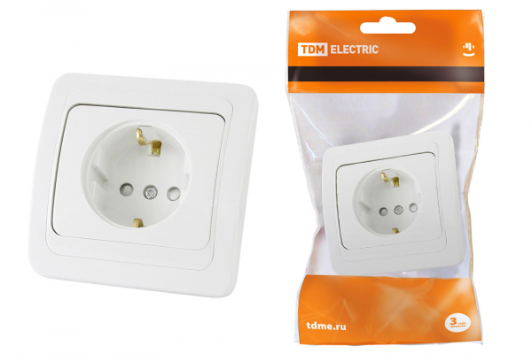 Розетка 2П+З 16А  c защитными шторками белая Валдай